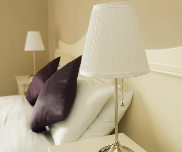 卓梅恩斯酒店 *